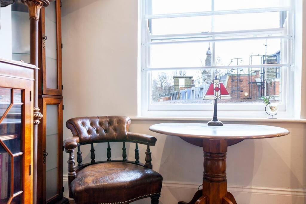 Апартаменты Outstanding Antique 1Br Flat In Soho Лондон Экстерьер фото